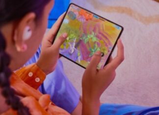 Multitask like a pro: Level up your productivity with the Samsung Galaxy Z Fold4