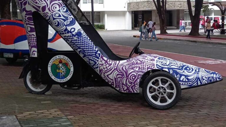 Witness the Giant wheeled shoes displayed infront of the Marikina City Hall starting this November 13.